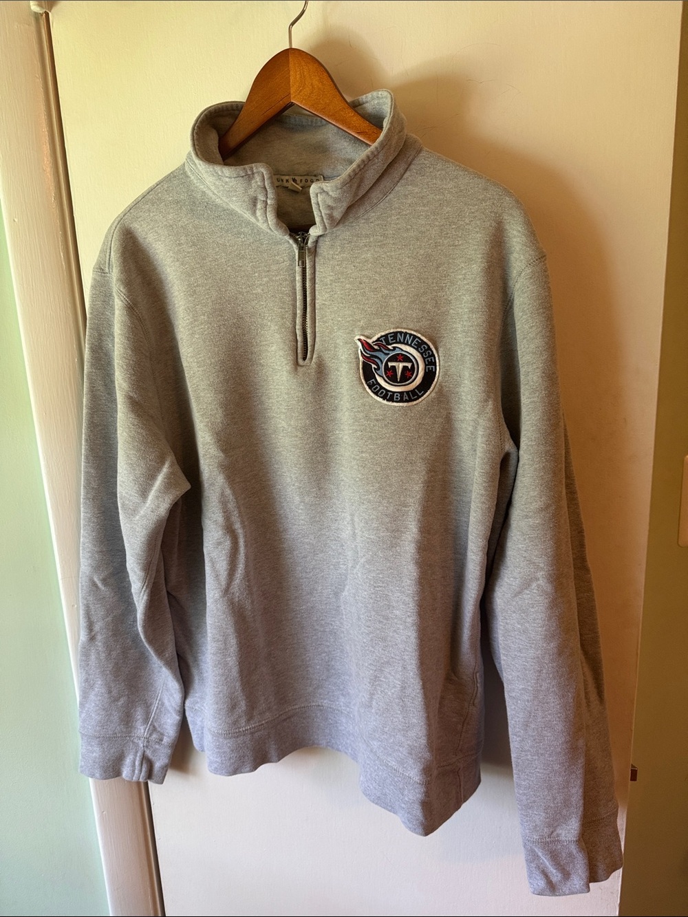 JUNK FOOD Gray Quarterzip Sweatshirt with Tennessee Titans Logo
